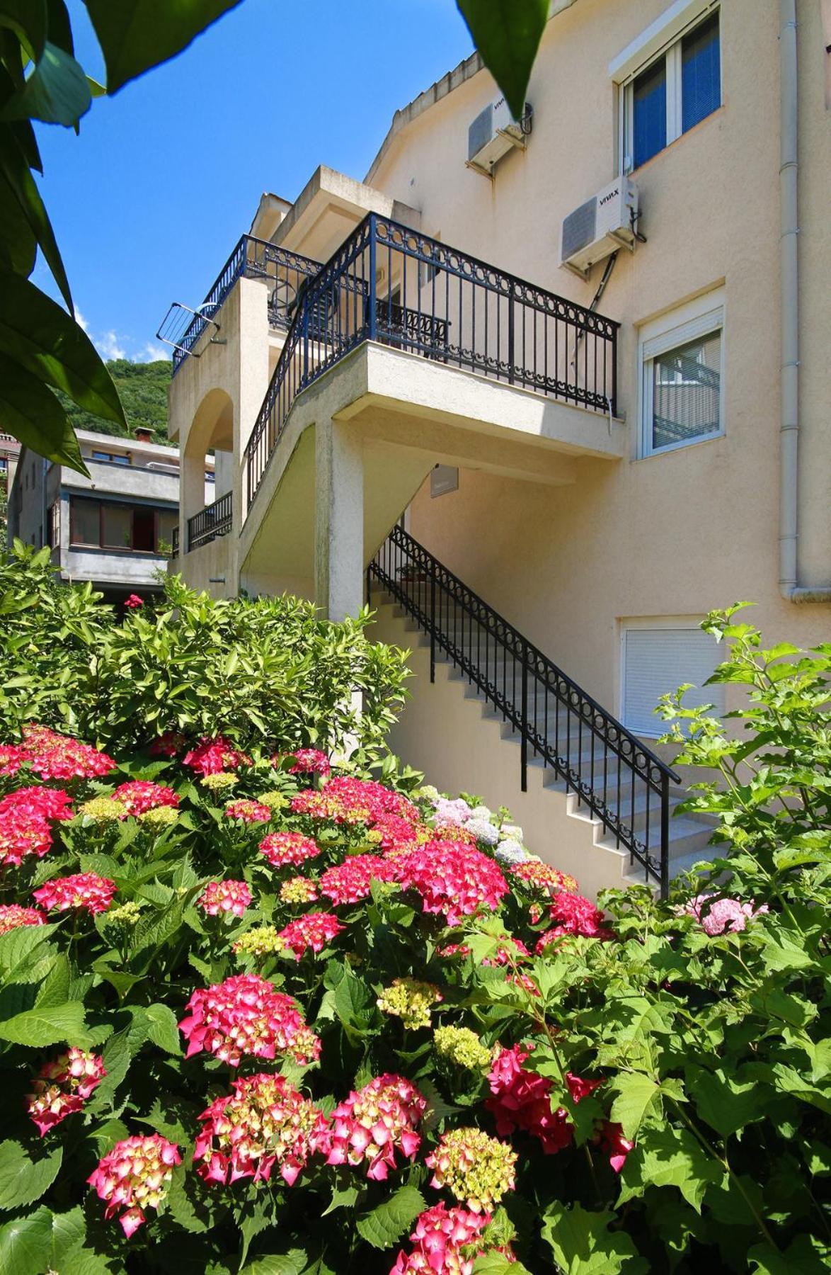 Apartments Raicevic Budva Bagian luar foto